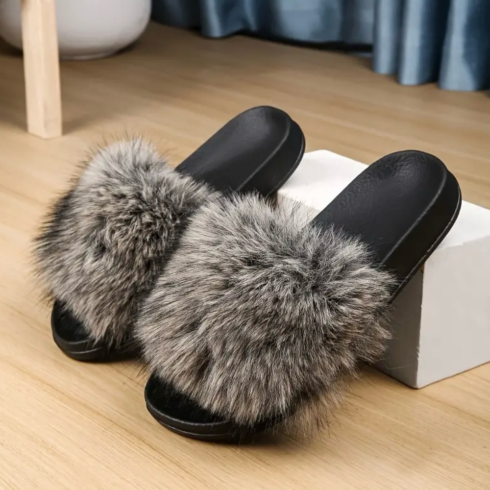 Women's Fashionable and Elegant Plush Slippers